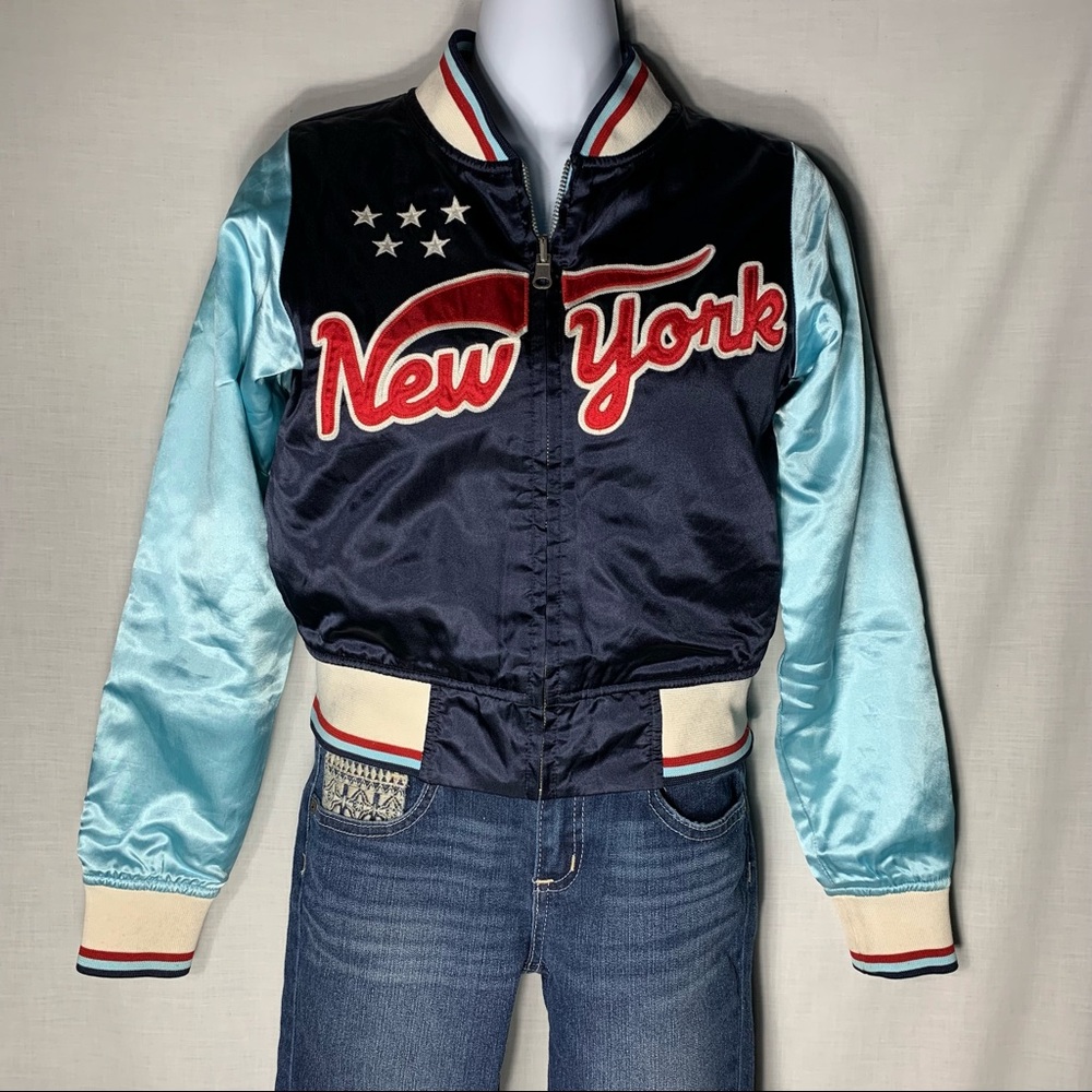 Irresistibly cute reversible New York retro style that shines!